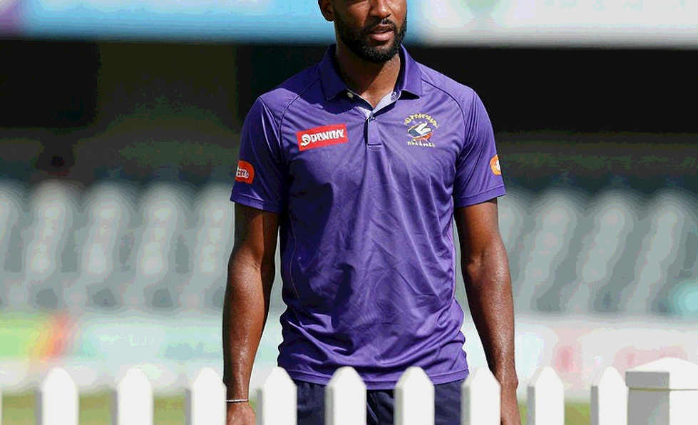 শেষ বিকেলের চার উইকেট: আবুধাবির টেস্টে আটালের দেওয়াল আর মিরাজের হিসাব