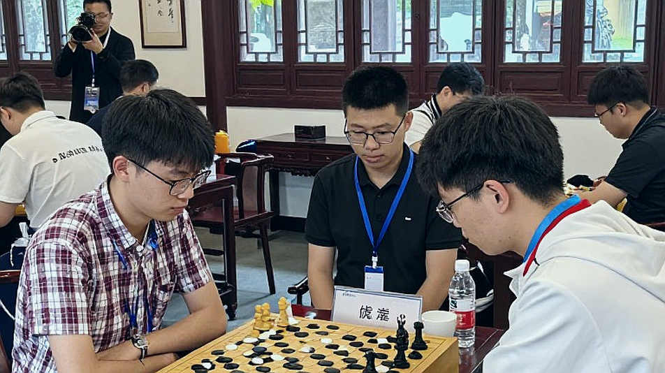 SCHACH থেকে CHESS INSIGHT: দাবার মিডিয়া-ভূগোলের নতুন ইংরেজি জন্ম, আর সেন্ট লুইসের চার লাখ ডলারের বোর্ড