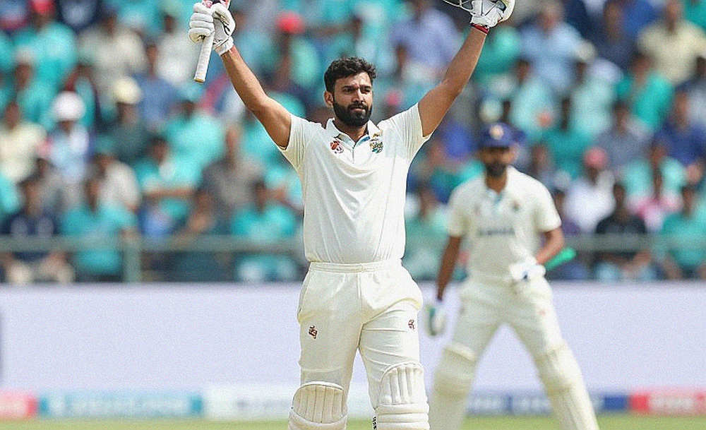 পয়েন্টে কেনা তারারা: ডি থ্রি ট্রফির নিলাম ঘরে যা দেখা গেল, যা দেখা গেল না